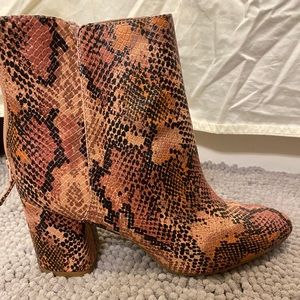 Old Navy Faux-Snakeskin Bootie. Block Heel.